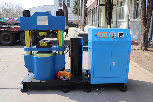 500噸鋼絲繩壓套機(jī) 500噸鋼絲繩壓套機(jī)